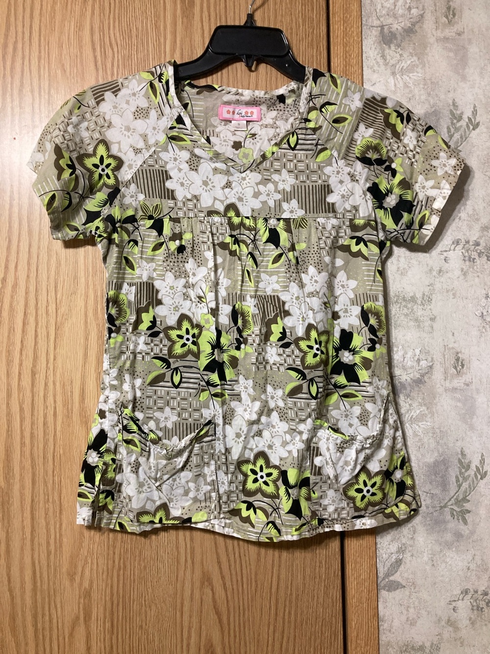 koi by Kathy PetersonShort Sleeve Floral V-Neck Top in Green, White & Black